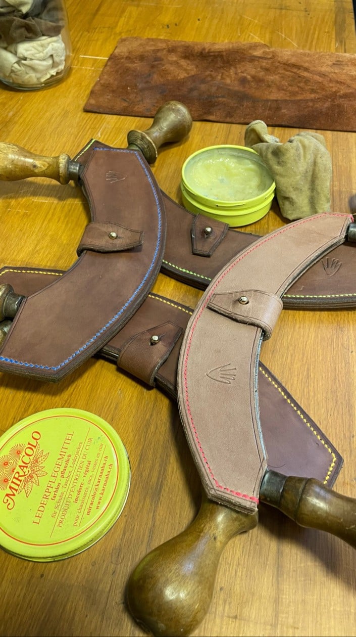Yvon Morin - artisan maroquinier - étui à couteau - créations sur-mesure