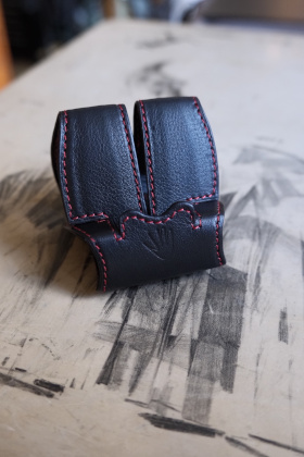 support de telephone en cuir - yvon morin