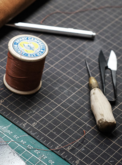 le cuir dans tous ses etats - Yvon Morin - artisan sellier maroquinier